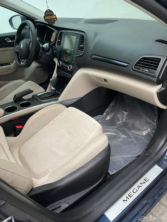 2018 رينو ميقان نص فل شاشة كبيرة 18