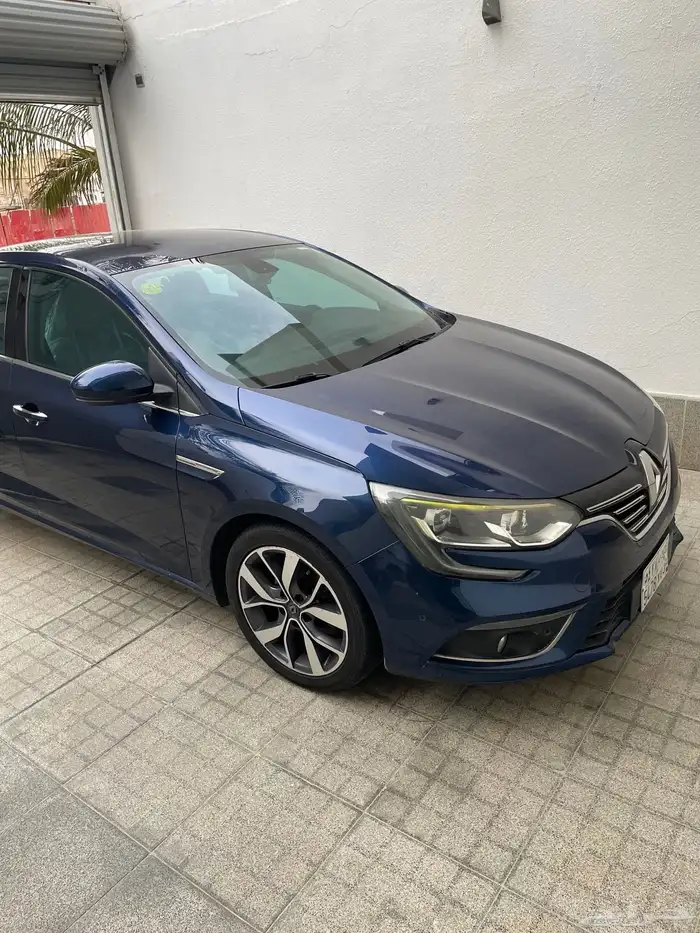 2018 رينو ميقان نص فل شاشة كبيرة 3