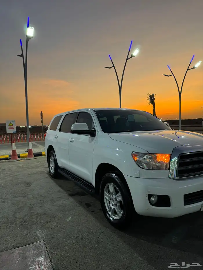 سيكويا 2013 ممشاه 92الف كيلو ستاندر ثلاجه  دبل 2