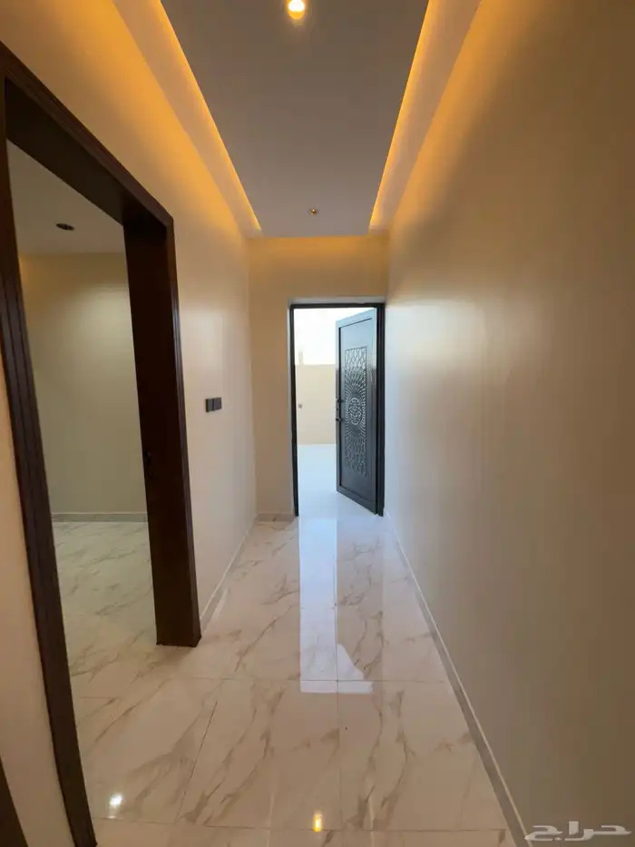 للبيع روف علوي بمدخل سياره شمال الخميس درج داخلي وخارجي 21