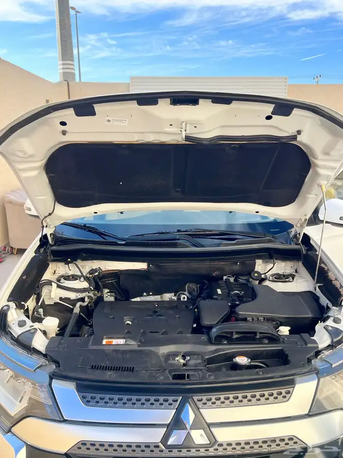 للبيع سياره اوتلاندر ميستوبيشي 5