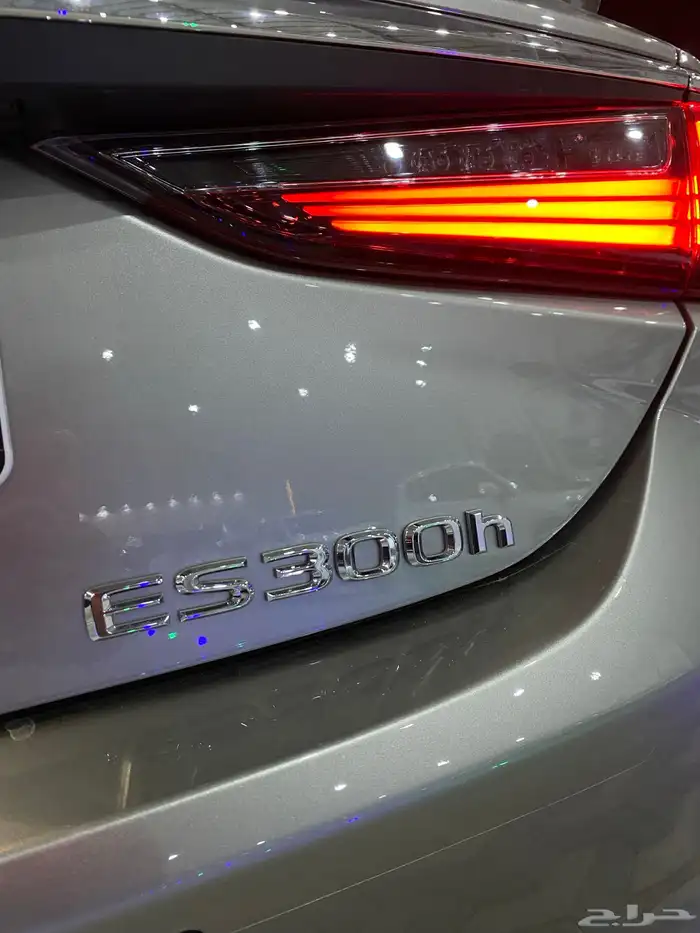 لكزس ES 300 هايبرد 2023 مالك اول شبه جديد 7