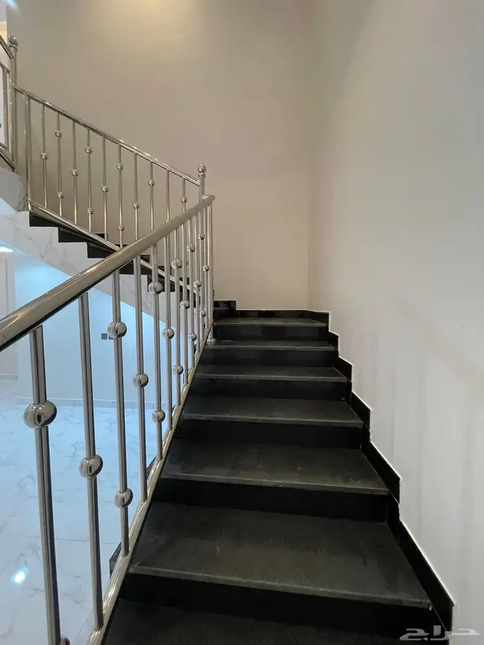 للبيع فيلا روف دور ثانى مع ملحق من 750 الف شمال الخميس 22