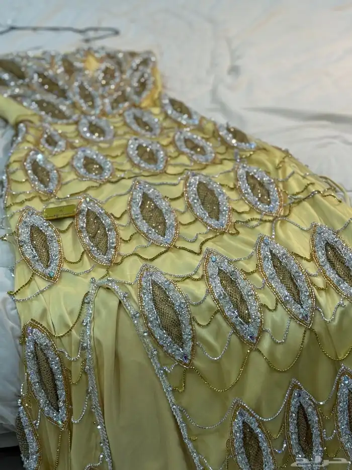 فستان فخم للبيع قابل للتفاوض 1