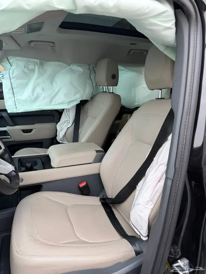 لاند روفر ديفيندر 110 SE 4