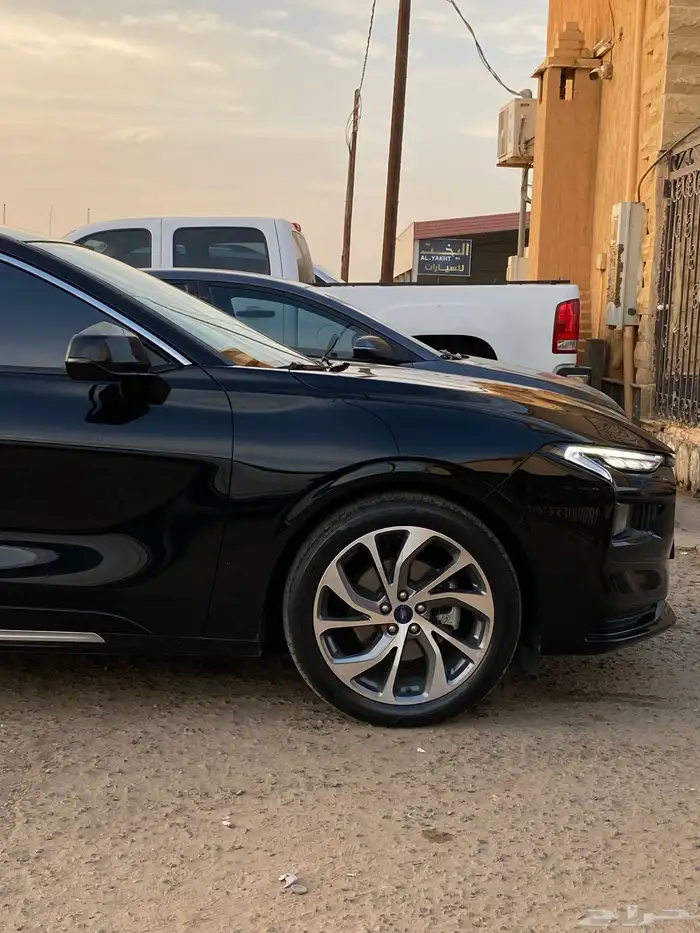 فورد تورس 2023 تيتانيوم 9