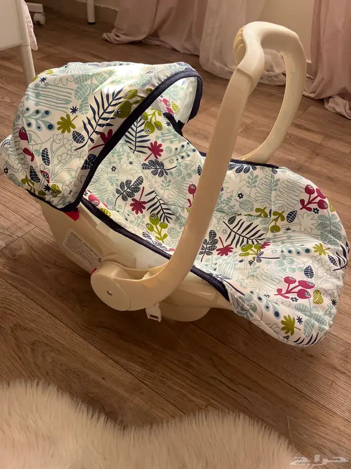 سرير وهزاز بيبي مع بطانيه حجم كبير 8