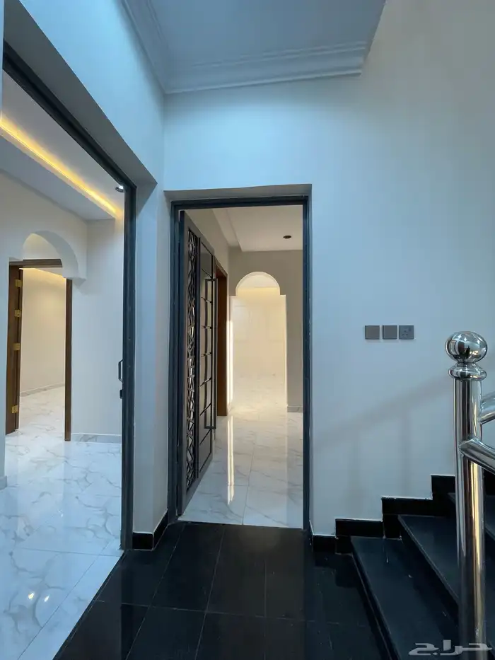 للبيع فيلا روف دور ثانى مع ملحق من 750 الف شمال الخميس 7