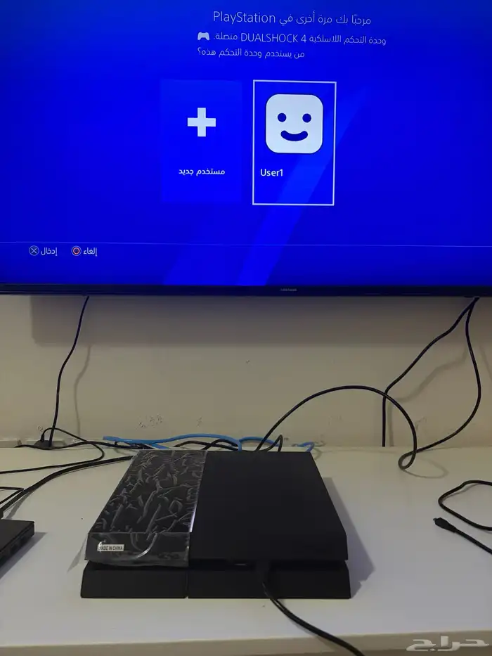 سوني 4 حالة ممتاذة معدل ويشبك نت عليه حوالي 100 لعبة 1