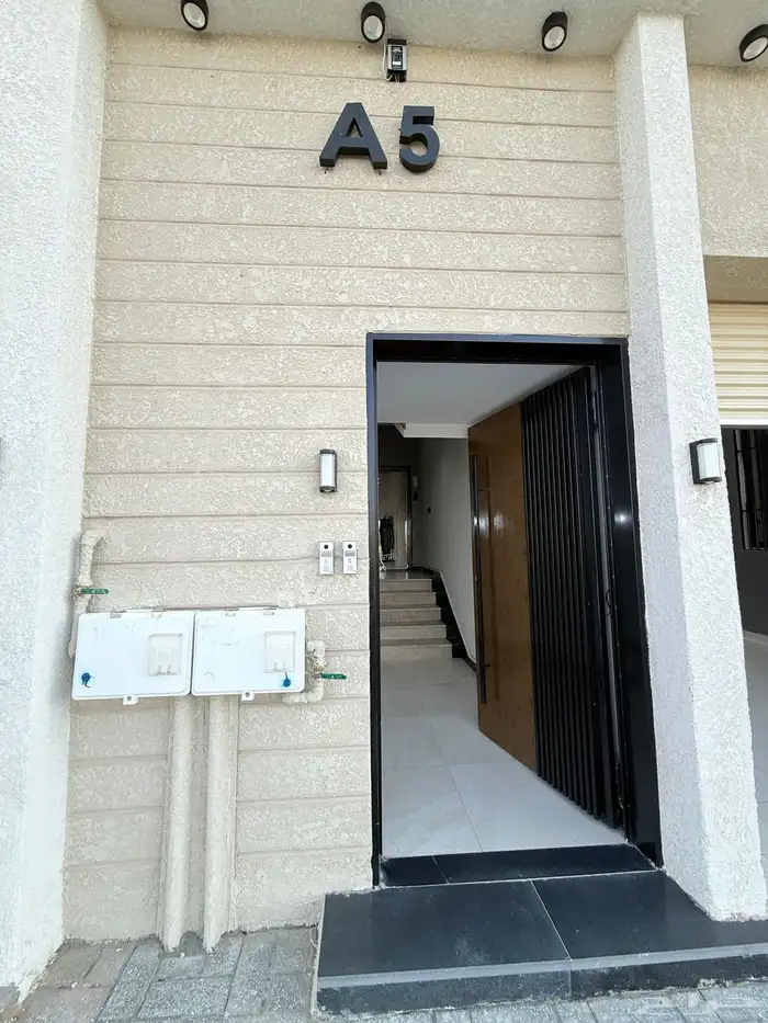 للبيع شقق علويه6غرف بسطح خاص ح الراقي خ مشيط بسعر550الف 1