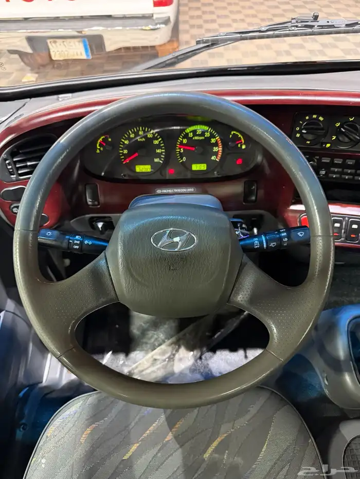 للبيع باص هونداي كونتي ديزل موديل 2014 ممشي قليل 30راكب 19