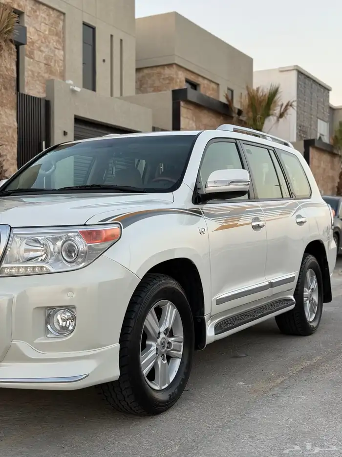 لاندكروزر VXR فكسار 2015 بريمي ( وكالة ) 11