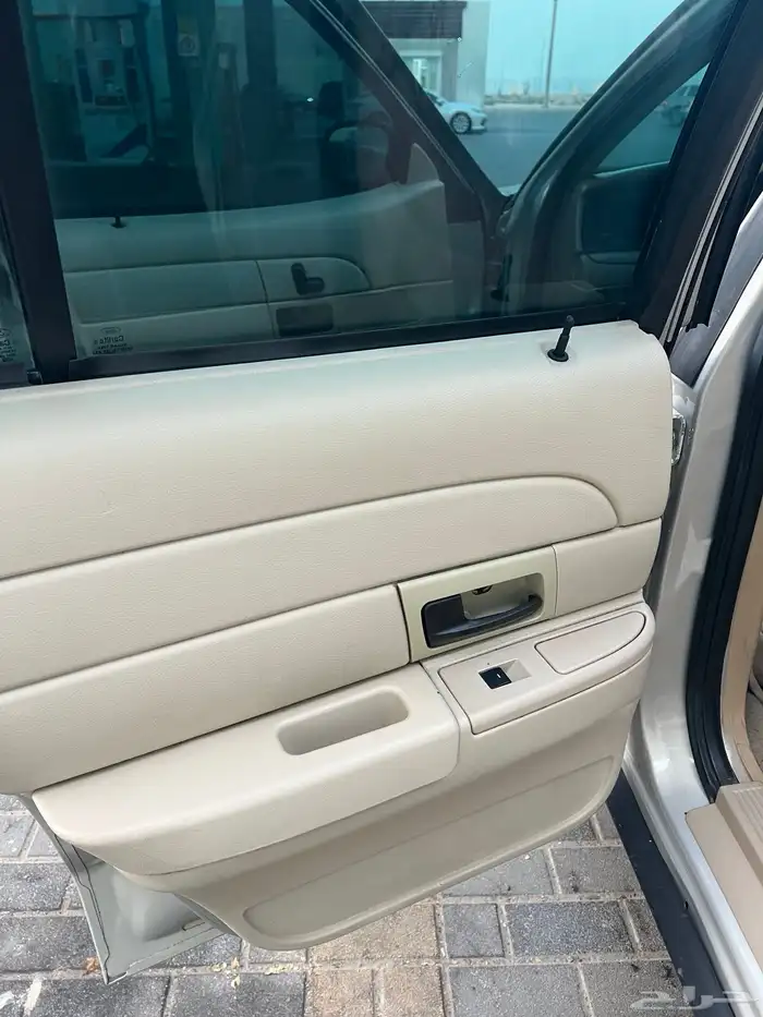 فورد فكتوريا بوليسي 2010 6