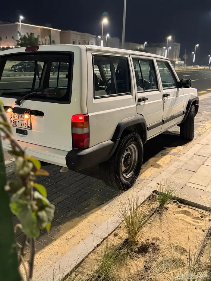 للبيع جيب شروكي 97. الحد 10 قابل لتفاوض 2