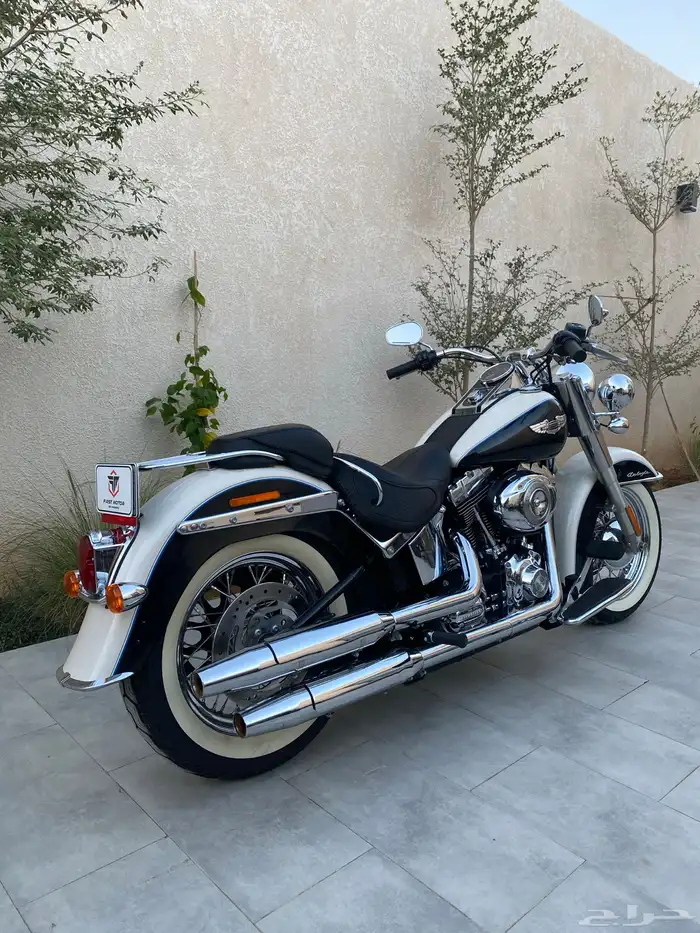للبيع هارلي سوفتيل ديلكوس 2012 2