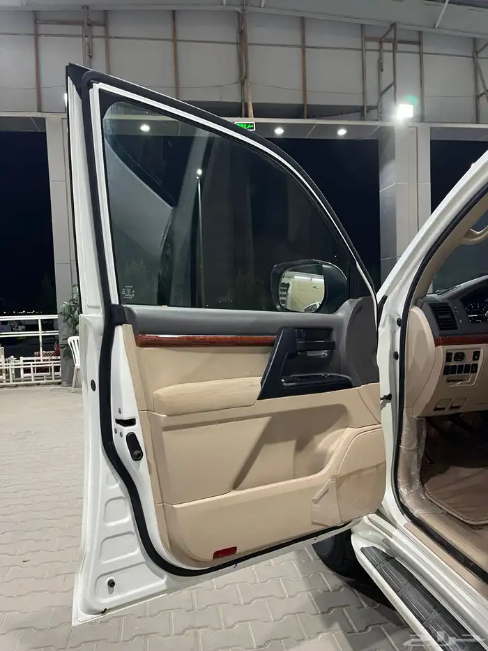 لاندكروزر 2014 شبه الجديد 16