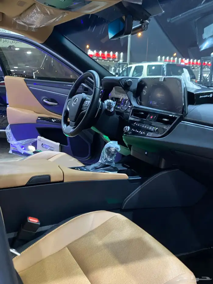 لكزس ES 300 هايبرد 2023 مالك اول شبه جديد 10