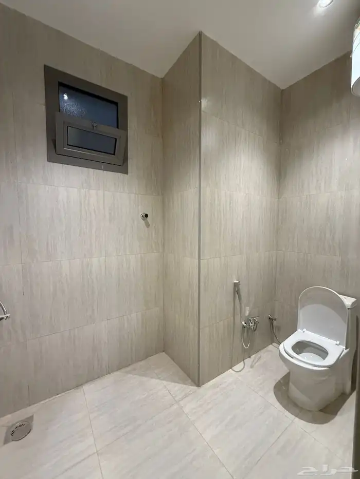 للبيع شقه ارضيه ببايكة ف حي المصيف مقابل نادي ضمك 8