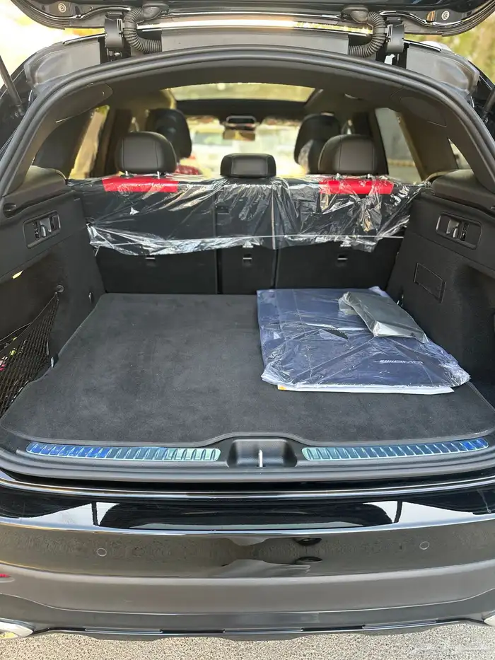 مرسيدس GLC300 AMG موديل 2025 شبه جديد ضمان الجفالي سعر لقطه 18