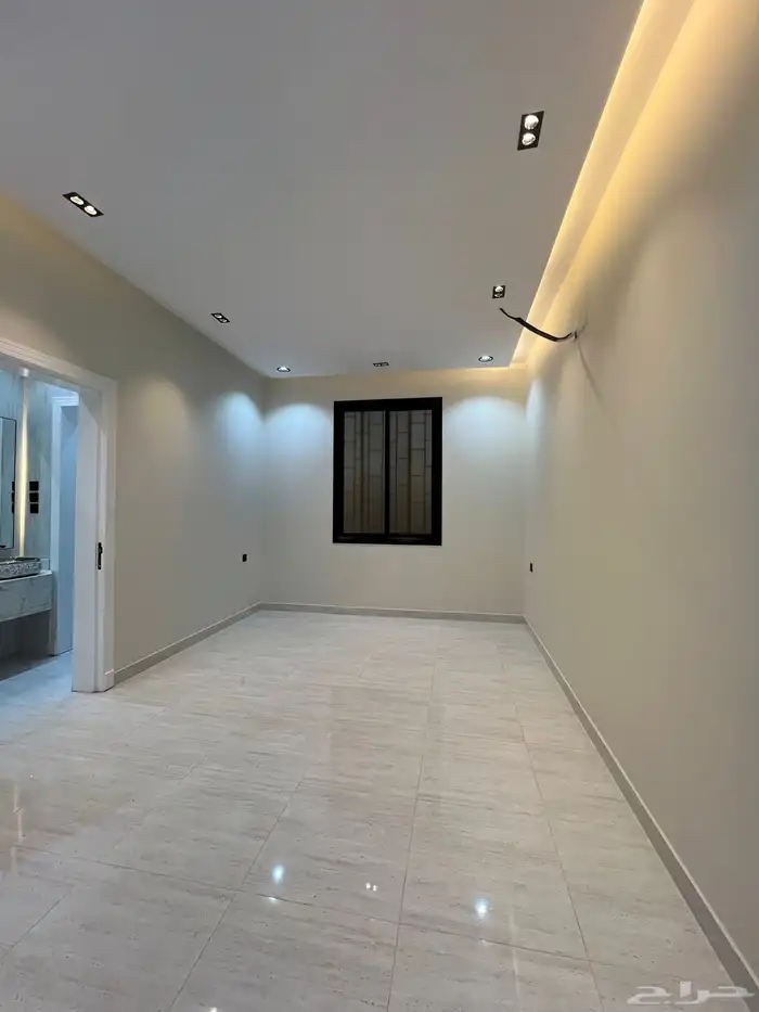 للبيع ادوار ارضية و علوية للبيع حي الطلح وسط الخدمات 8