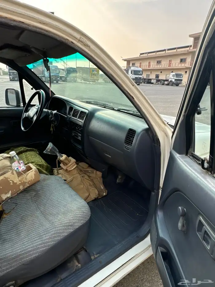 للبيع هايلوكس 2000 8