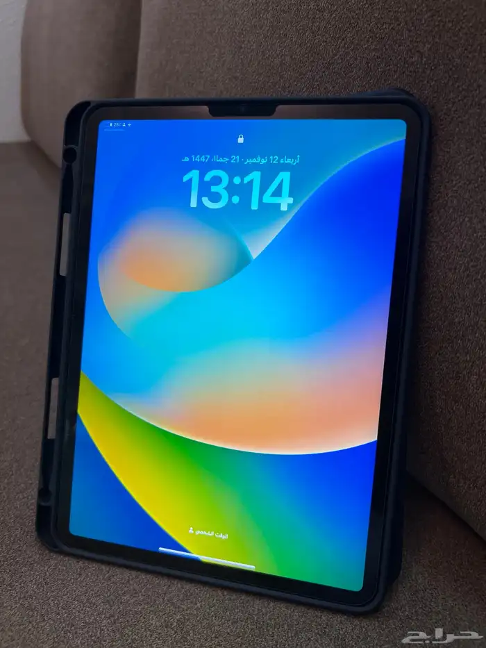 أيباد 11 بوصة فضي 256 نظيف بكرتونه وشاحنه . على السوم . 1