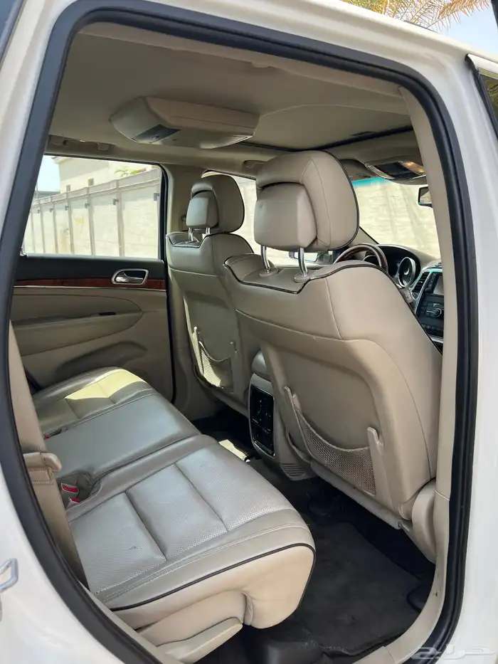 جيب شروكي اوفرلاند بودي وكاله 2011 سعودي 14