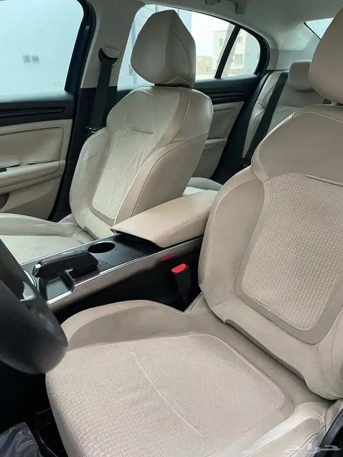 2018 رينو ميقان نص فل شاشة كبيرة 8