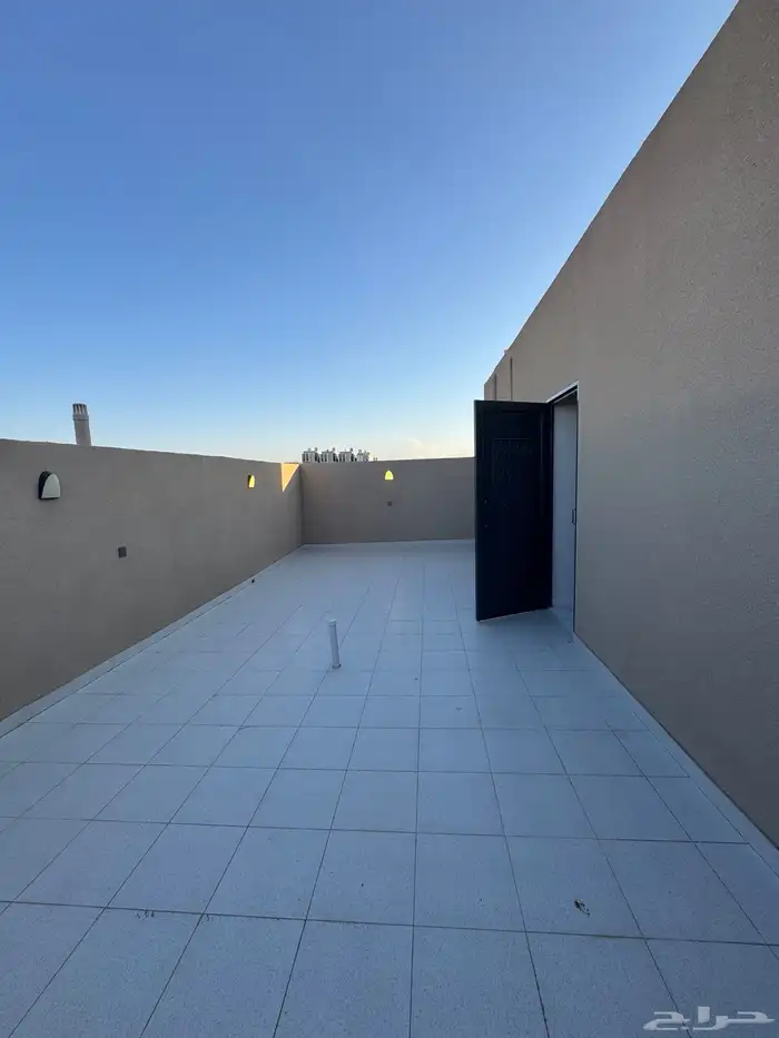 للبيع روف علوي بمدخل سياره شمال الخميس درج داخلي وخارجي 23