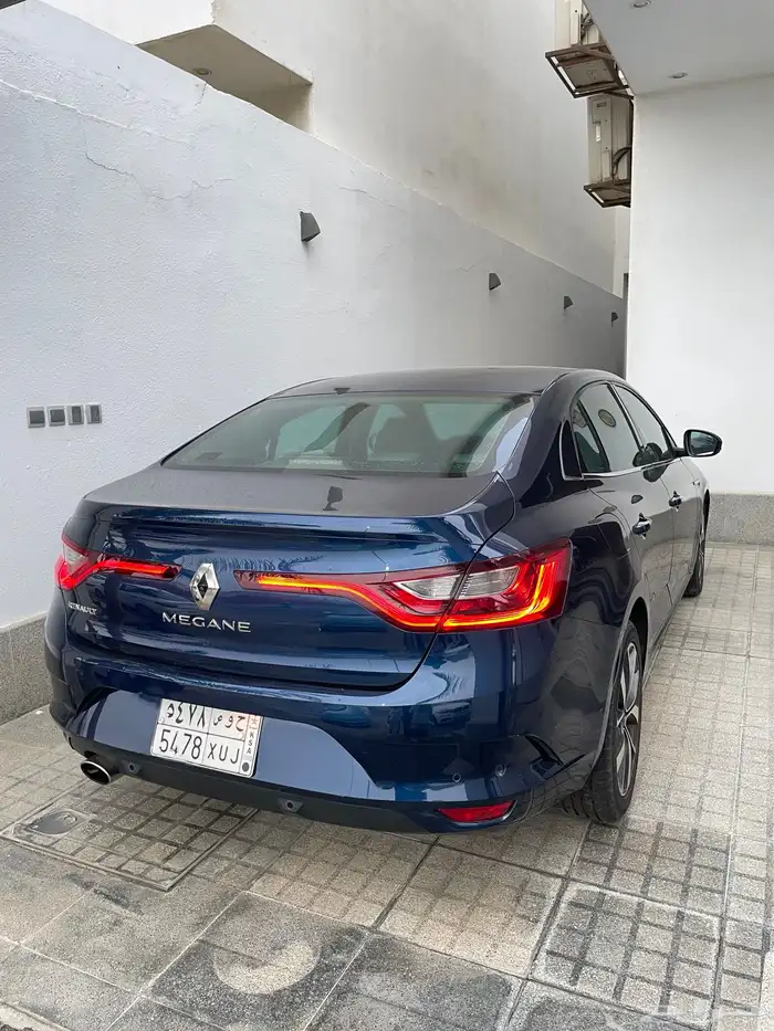 2018 رينو ميقان نص فل شاشة كبيرة 2