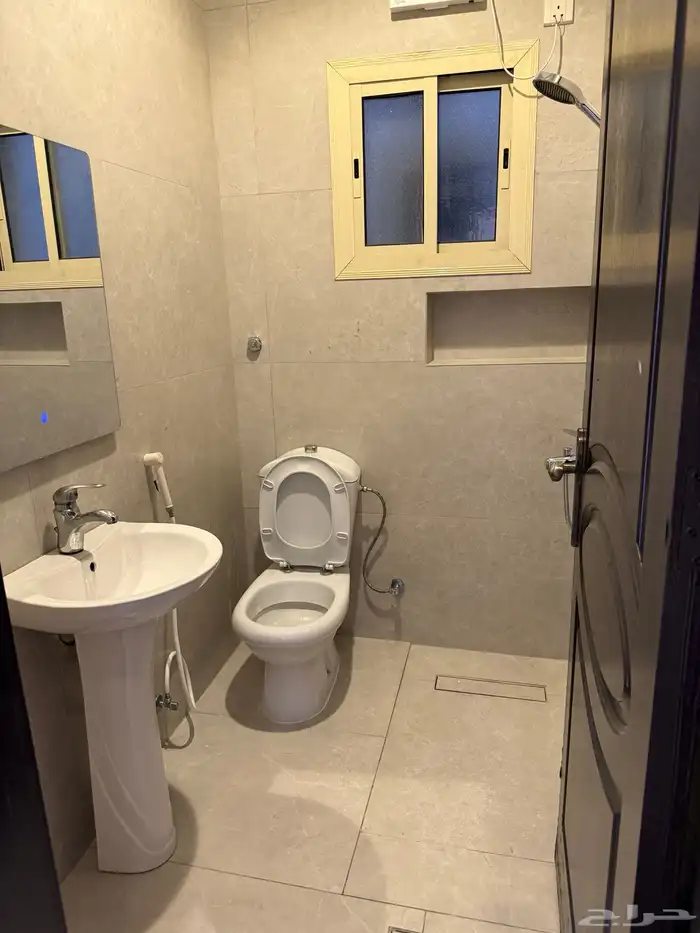 للبيع شقه جده حي السلامه 2 1