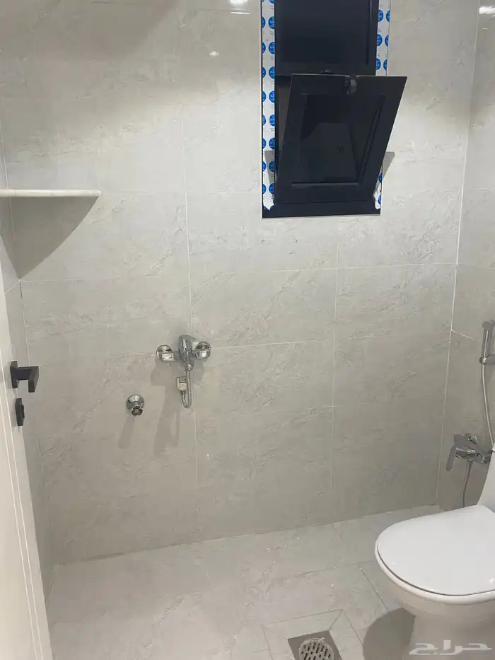 للبيع فيلا روف علوي 9