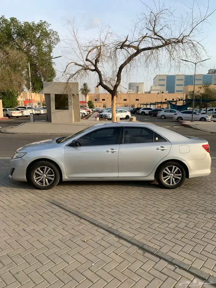 السياره نظيفه وعلى الفحص واستبنة وكاله مع كتلوجاتها 1