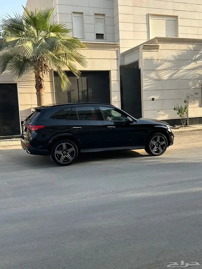 مرسيدس GLC300 AMG موديل 2025 شبه جديد ضمان الجفالي سعر لقطه 3