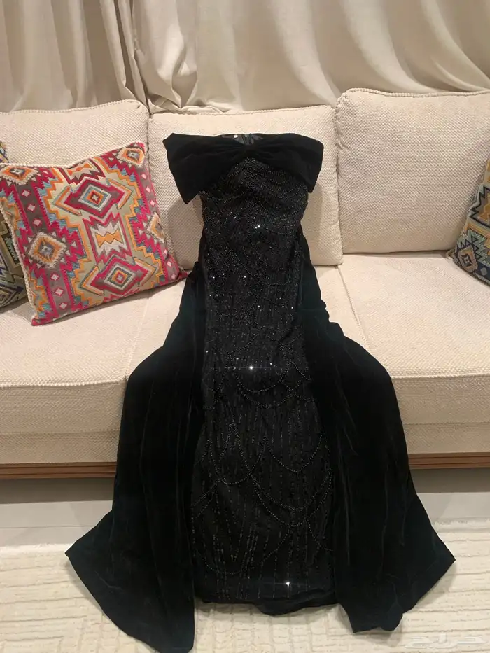 فستان مقاس M تم ارتداؤه مرة واحدة 400 0