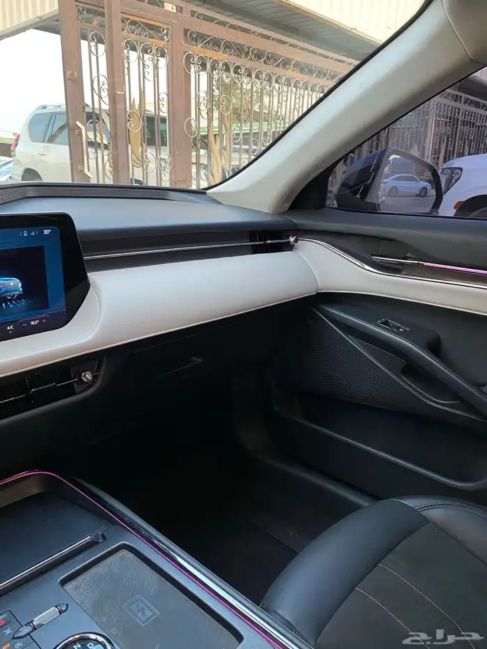 فورد تورس 2023 تيتانيوم 32