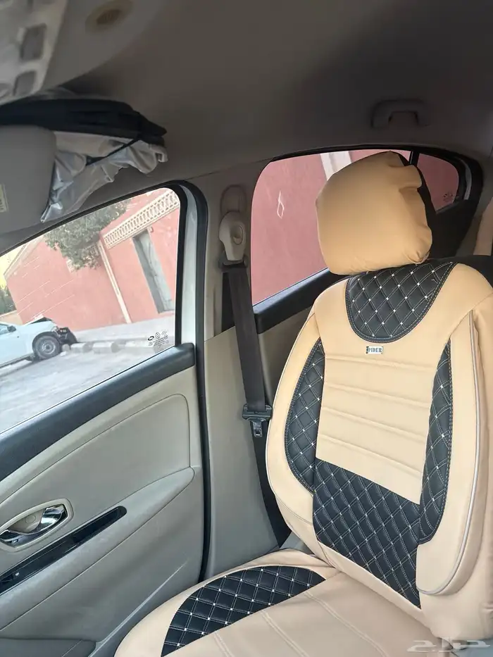 سيارة من نوع RENAULT- FLUENCE 2015 9