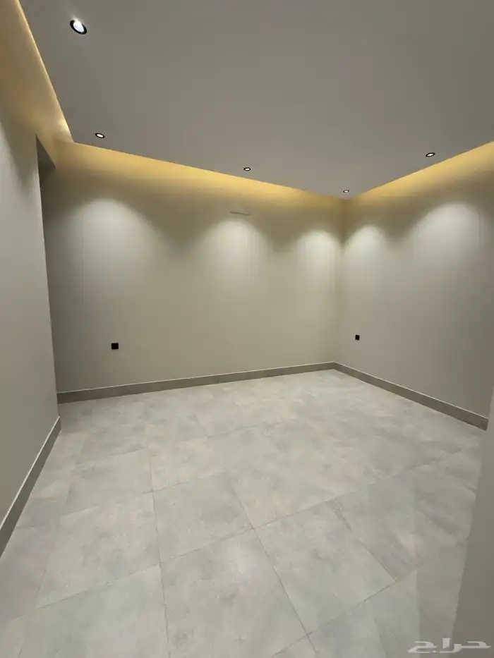 للبيع بالمحاله شقق علويه بسطح خاص تشطيب vip ب520 الف 18