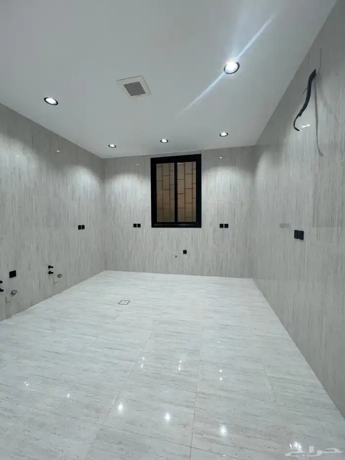 للبيع ادوار ارضية و علوية للبيع حي الطلح وسط الخدمات 11