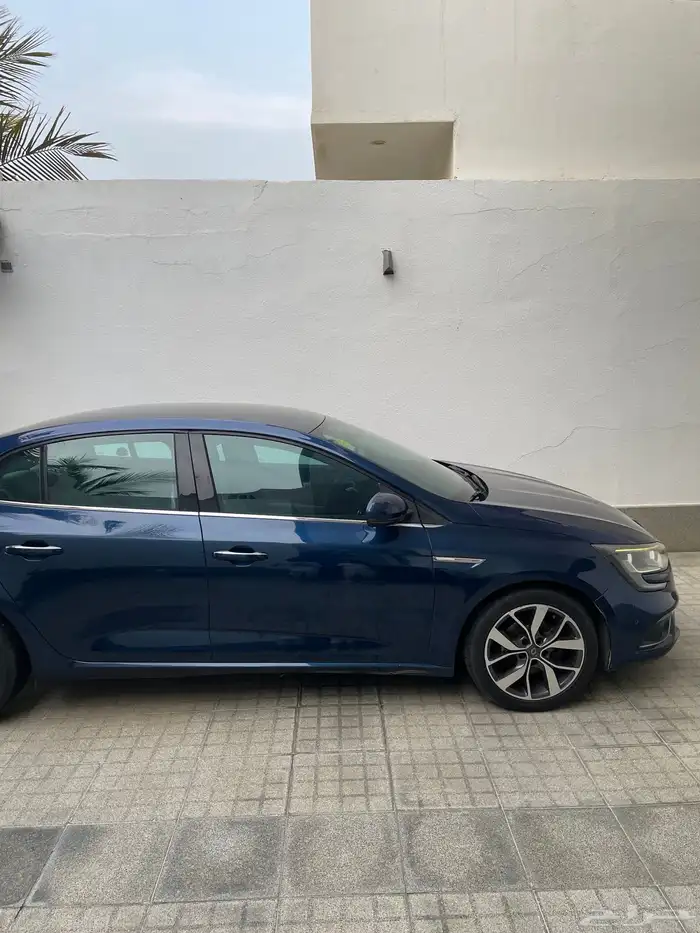 2018 رينو ميقان نص فل شاشة كبيرة 4