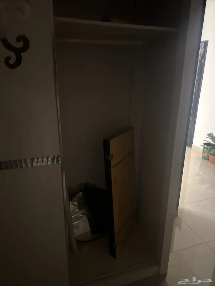 للبيع دولاب ملابس كبير شوفيره ودرج تخزين 4