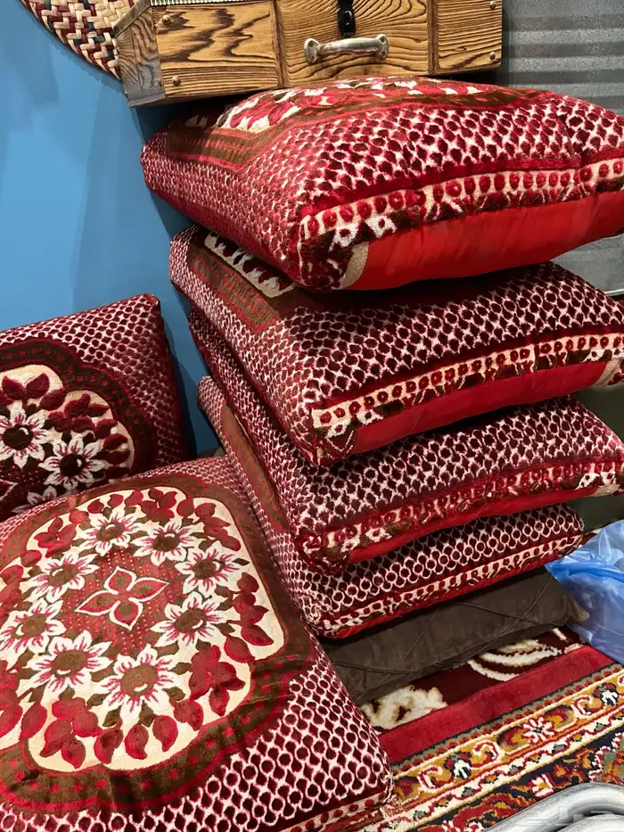 مساند قديمه نظيفه 0