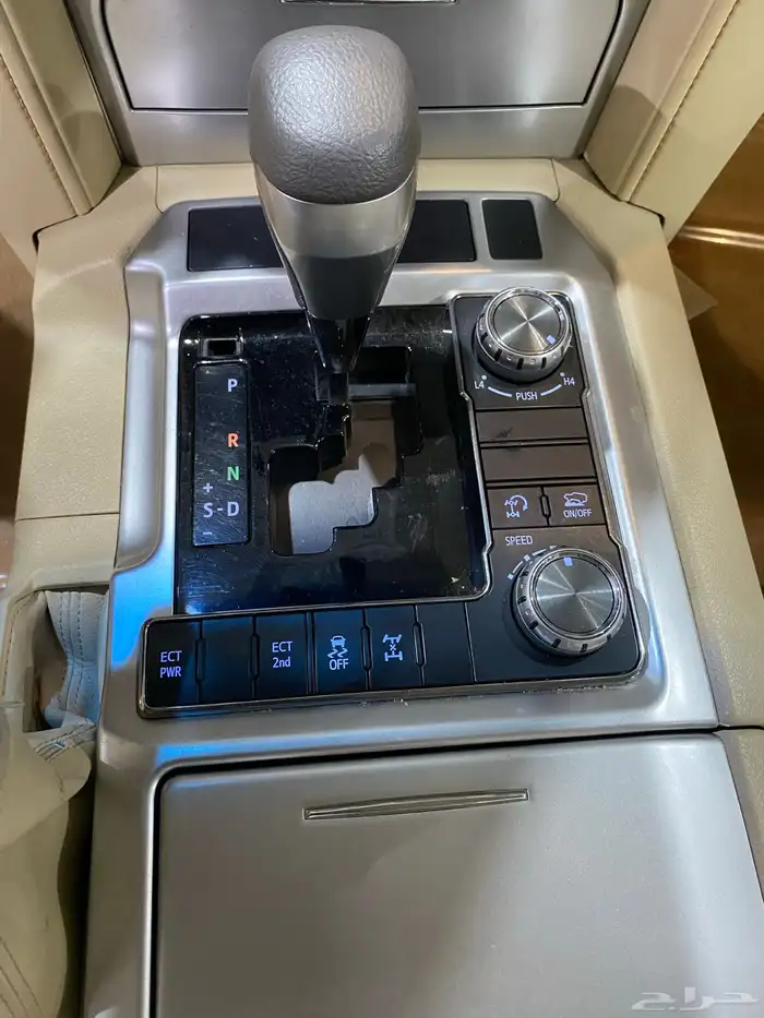 للبيع جيب جي اكس ار 2017 فل كامل عبداللطيف عداد 95 الف 21