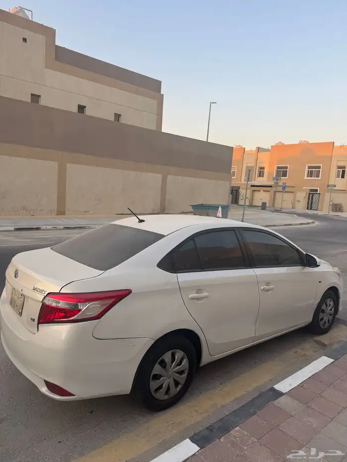 للبيع يارس 2015 نظيفة جدا  - الدمام 1