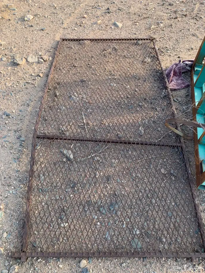 السلام عليكم يوجد عندي اغراض للبيع 11