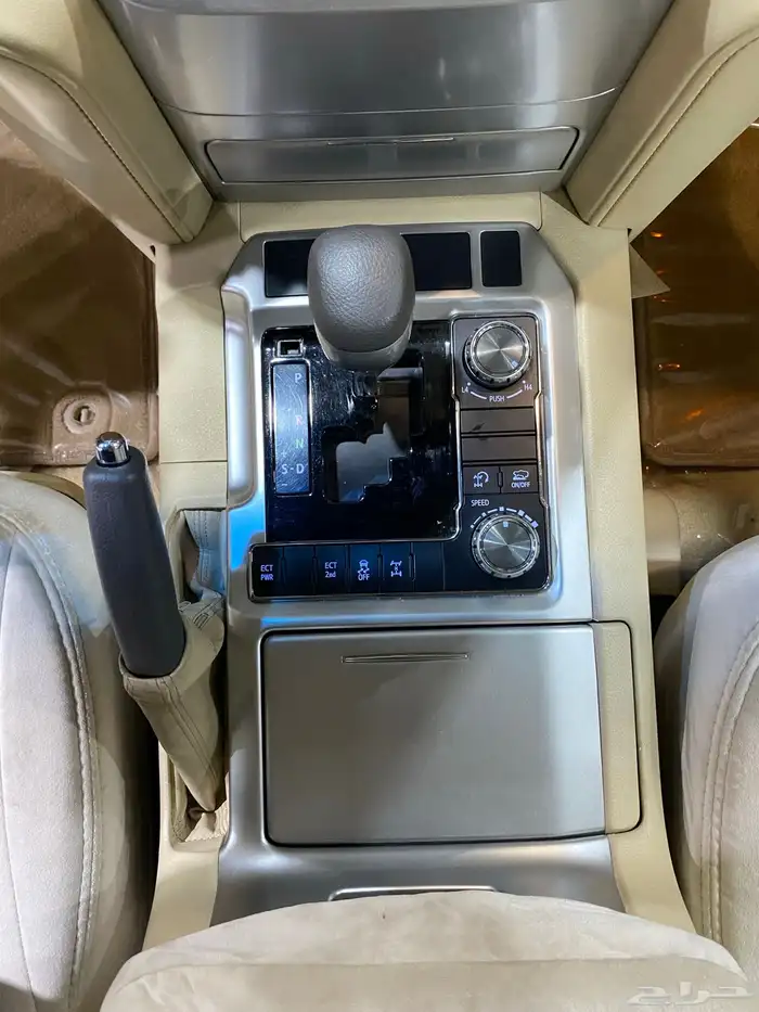 للبيع جيب جي اكس ار 2017 فل كامل عبداللطيف عداد 95 الف 22