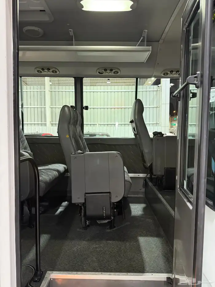 للبيع باص هونداي كونتي ديزل موديل 2014 ممشي قليل 30راكب 11