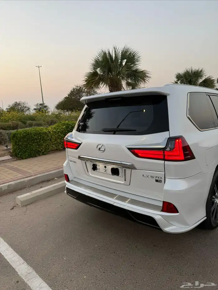 جيب لكزس LX570. 2020 10