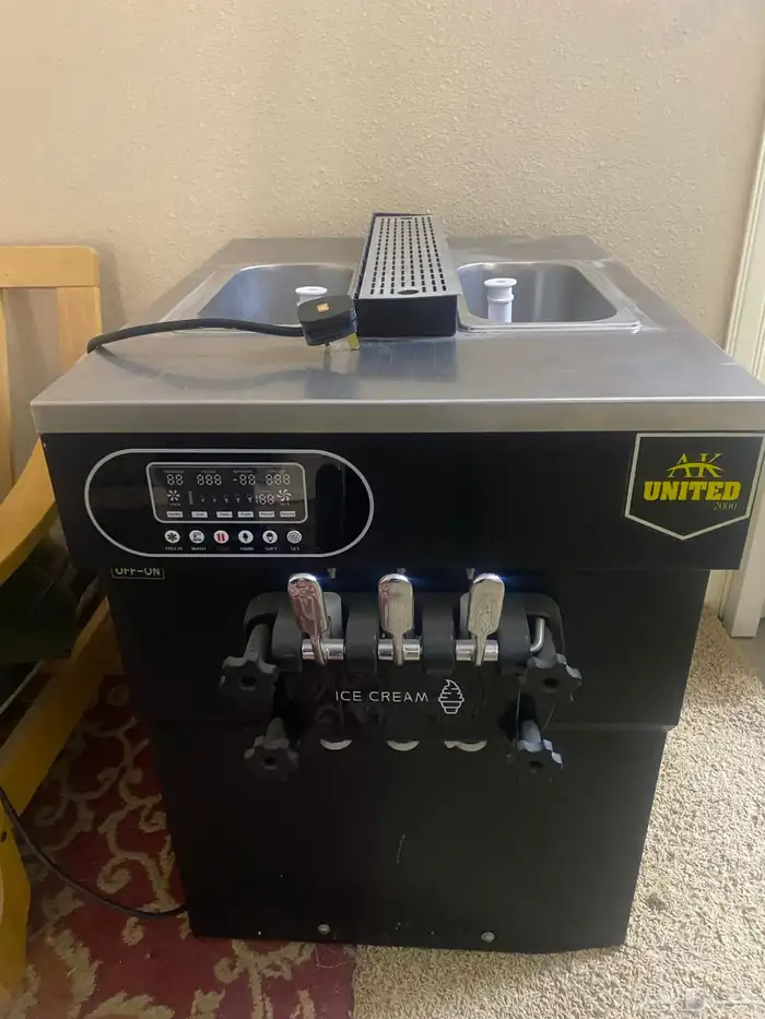 ثلاجه ايس كريم نظيفه جدا 0