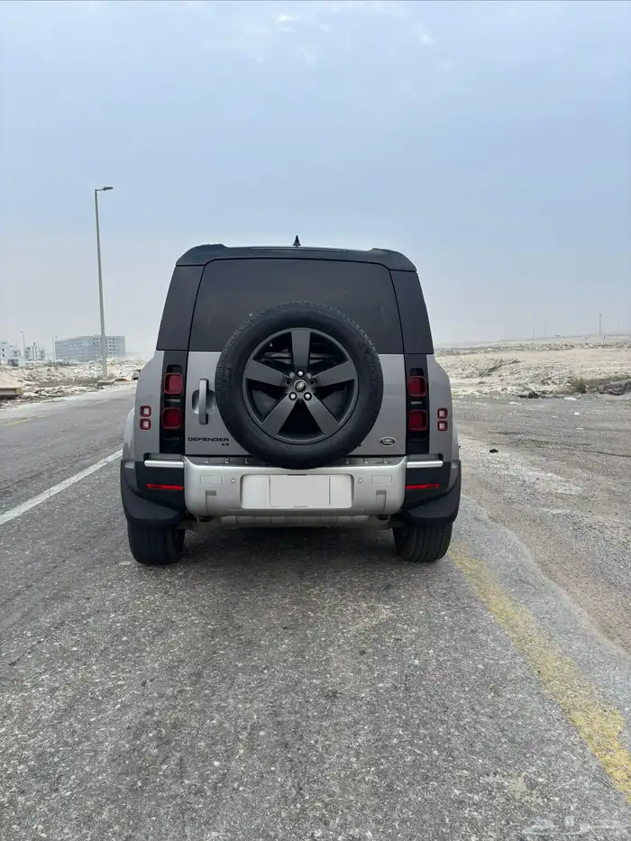 لاند روفر ديفندر 2020 رمادي فئة S P300 3